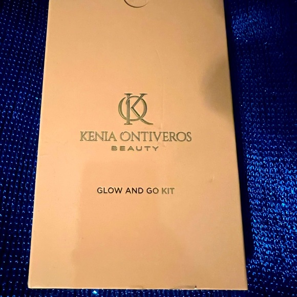 Kenia Ontiveros Beauty Glow and Go Kit. - Picture 1 of 2
